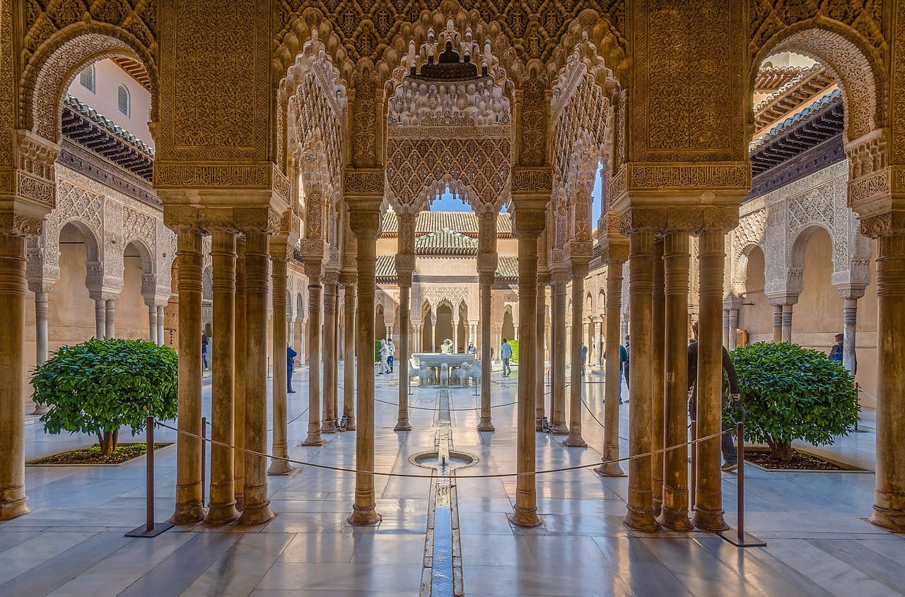حياتُك كلمةٌ حكيمةٌ مكتوبةٌ بقلم القدرة.. ومقالةٌ بليغةٌ تَدلُّ على الأسماء الحسنى المشهودة والمسموعة.